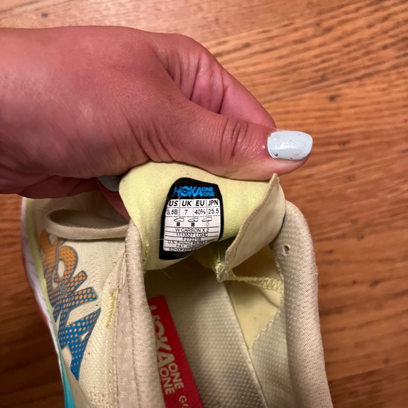 Hoka Carbon X Shoes - 8.5 womens - Picture 2 of 4